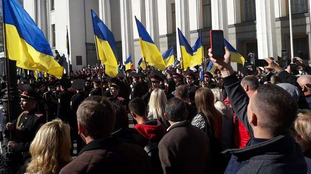 Более половины украинцев поддерживают вмешательство президента в работу Рады и Кабмина