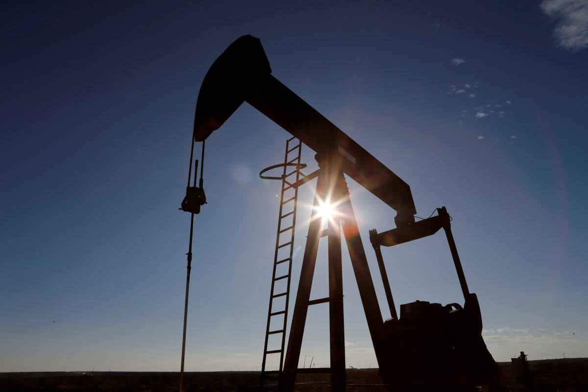 Цены на нефть упали ниже $80