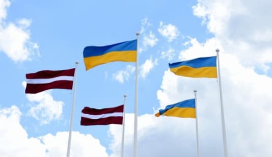 Латвия передала Украине комплекс исторических документов