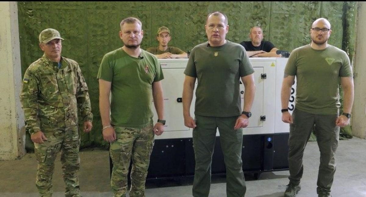 Украинская команда передала мощный генератор Киевской бригаде
