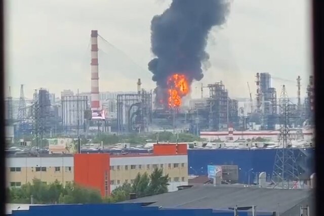 Украинские дроны атаковали Москву, в Капотне вспыхнул НПЗ
