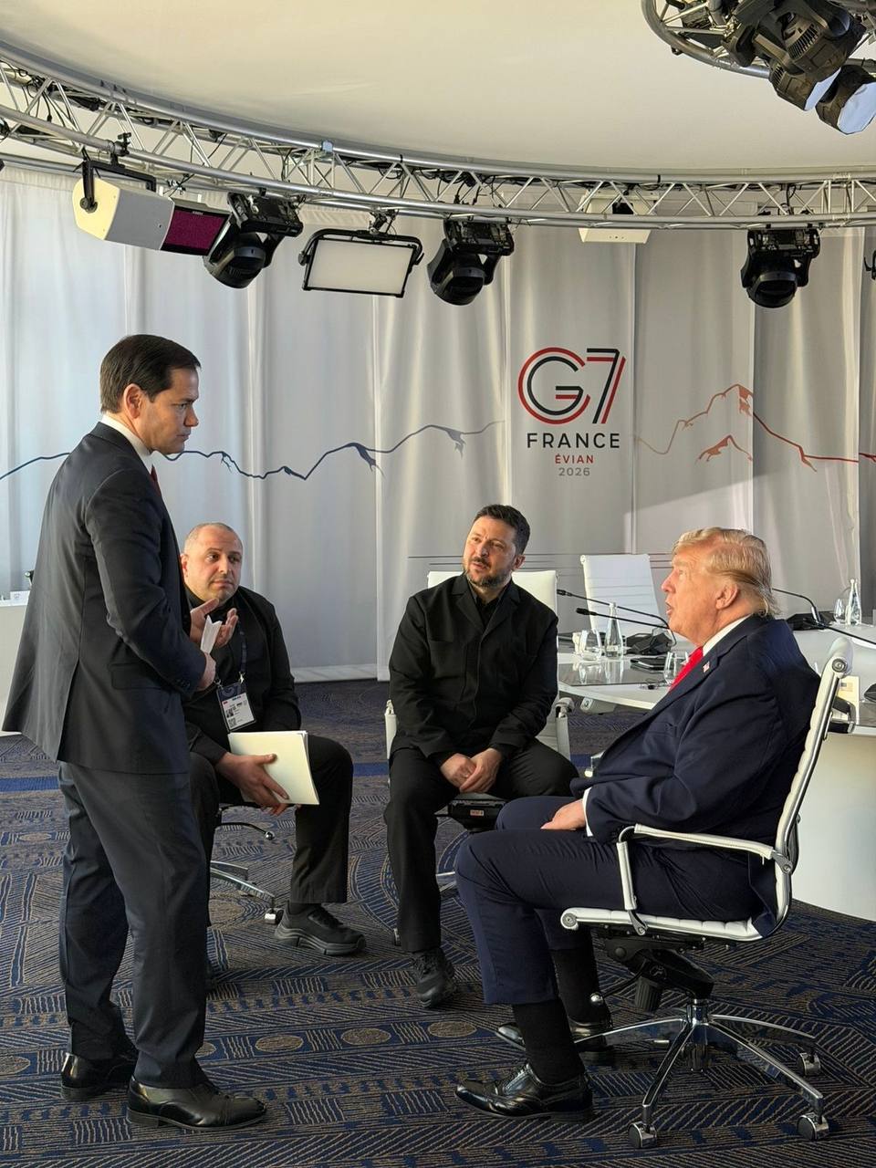 Зеленский и Трамп встретились на саммите G7, к разговору присоединились Рубио и Умеров