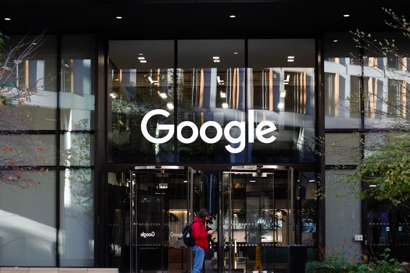 ЕС оштрафовал Google на €890 млн