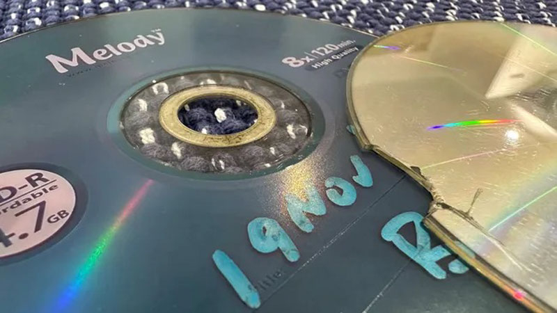 Почему старые CD и DVD начинают трескаться без видимых причин