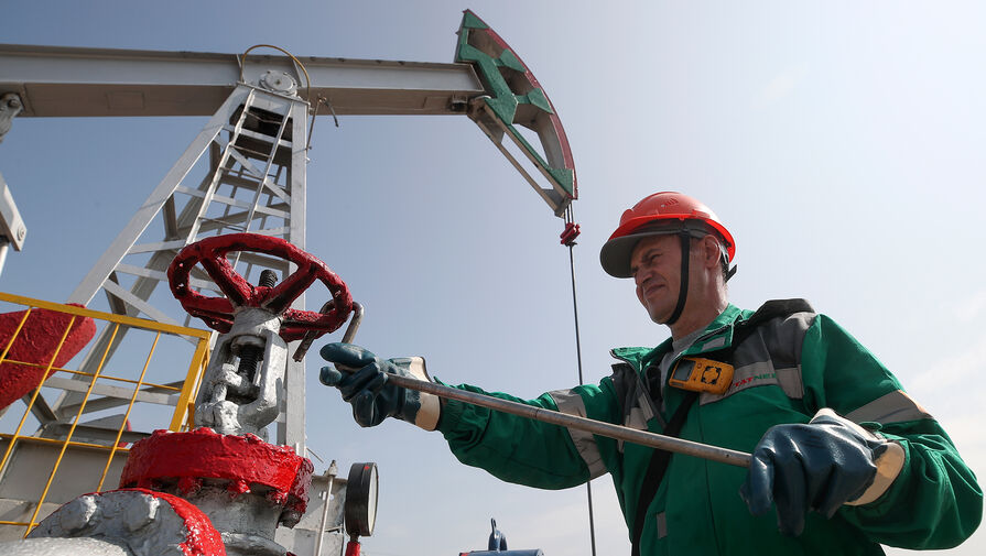 Поздравления с Днём нефтяника 2026: открытки и тексты